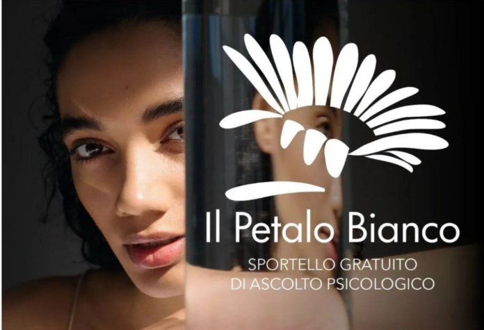 Schermata 2025-12-18 alle 17.56.22 petalo bianco